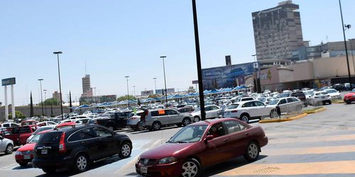 Dueños de estacionamiento deberán asegurar vehículos de sus clientes, contra robos