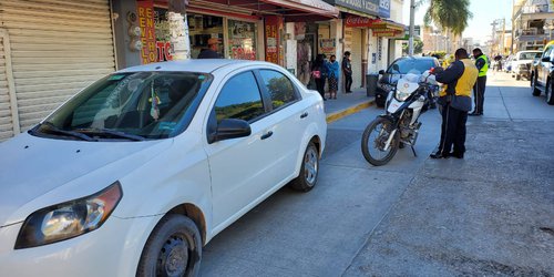 Prohibido estacionarse en plaza Constitución lado Oriente: Tránsito de Rioverde