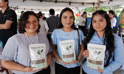 Estudiantes de la FEPZM desarrollan y venden abono orgánico con estiércol de conejo