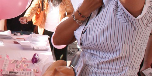 Difunden medidas de autoexploración para prevenir cáncer de mama