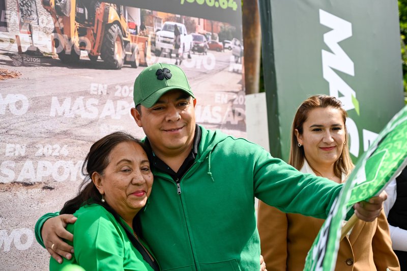 familias_con_gallardo.jpeg