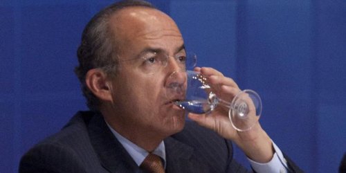 Calderón y líder del PAN se unen a llamado de intelectuales contra AMLO