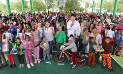 En Tanquián de Escobedo, niñas y niños reciben la magia de la navidad