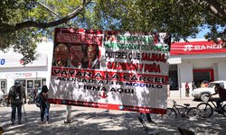Recaban firmas en plaza de Rioverde para enjuiciar a expresidentes