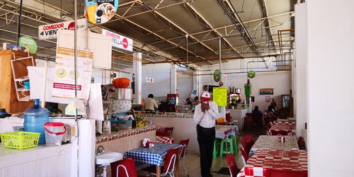 Aumentan precio de comida en fondas del mercado: Los señores comen mucha tortilla