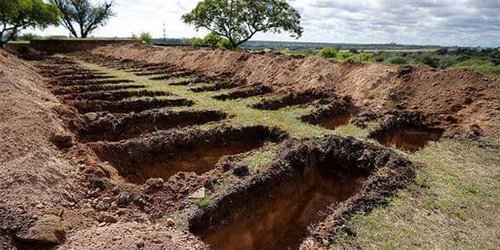 Abren otras 100 fosas en panteón de SLP ante muertes por COVID