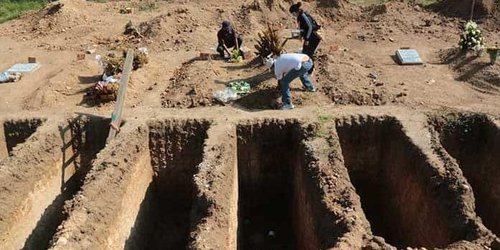 Siguen cavando fosas en cementerio de Milpillas de SLP por más muertes Covid