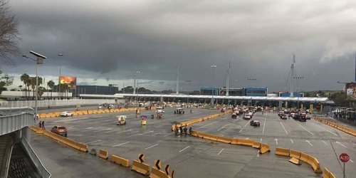 Mantendrán restricciones a tránsito no esencial en la frontera México-EUA por covid-19