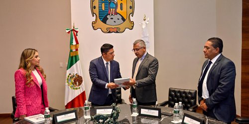 Titular de la FGE entrega informe de actividades del primer año, al Gobernador