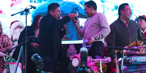 Ricardo Gallardo celebra la navidad con transportistas potosinos