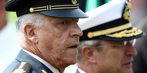 Detienen a Salvador Cienfuegos Zepeda, titular de la SEDENA durante el sexenio de Peña Nieto