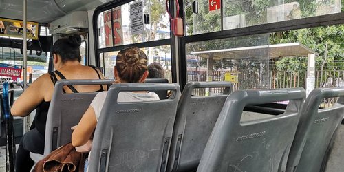 Piden extremar medidas anticovid en el transporte público