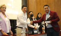 Recibe gobernador Gallardo a Parlamento Juvenil Potosino