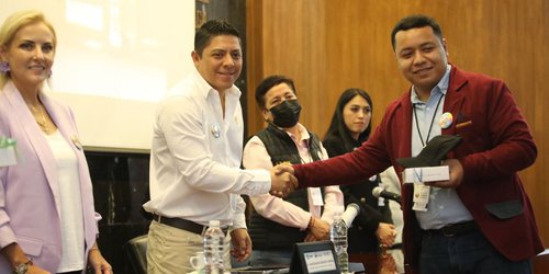 Recibe gobernador Gallardo a Parlamento Juvenil Potosino