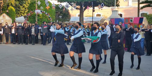 Estudiantes de la prepa de Progreso, dirigieron Honores a la Bandera