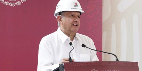 Reconoce López Obrador huachicoleo en refinerías