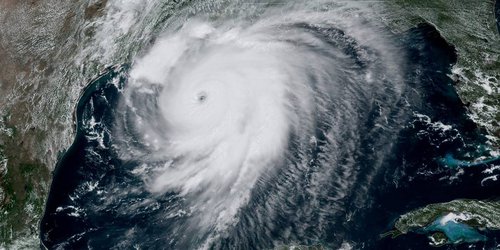 "Laura" se convierte en huracán categoría 4 y se acerca a Louisiana y Texas