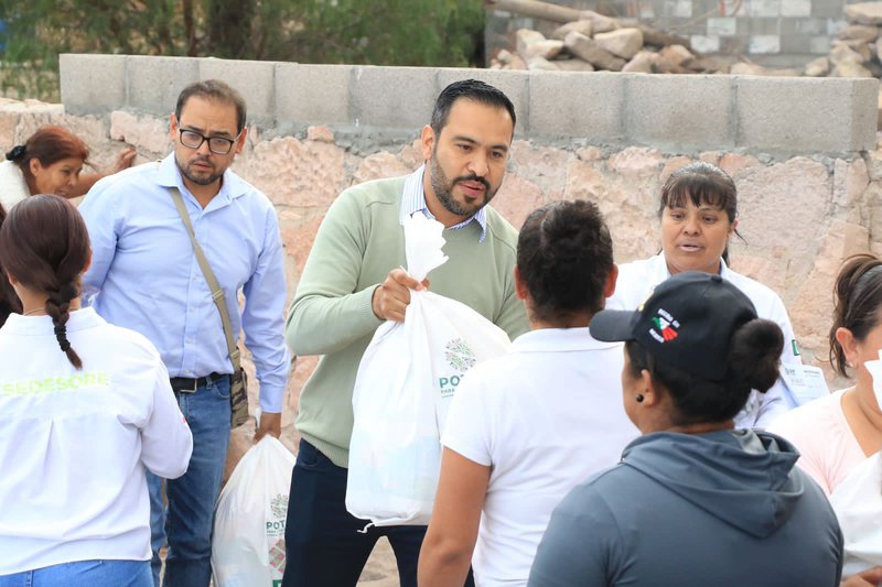 ignacio_segura_entrega_apoyos.jpeg