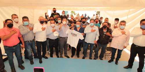 Taxistas se adhieren a la campaña de Octavio Pedroza