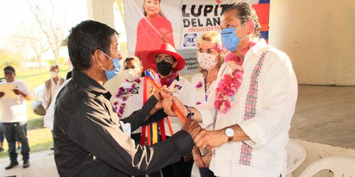 Octavio Pedroza, primer candidato que visita el ejido indígena Las Víboras