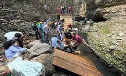 Caé puente colgante en Cuernavaca, hay varios heridos, entre ellos el Alcalde