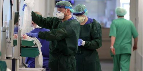 Muere un médico por Covid. Sigue aumento de riesgo laboral