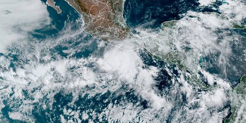 "Agatha”, huracán categoría 2, avanza en costas de Oaxaca; habilitan 203 albergues