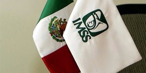 Reportan grave a doctora por vacuna; IMSS lo rechaza