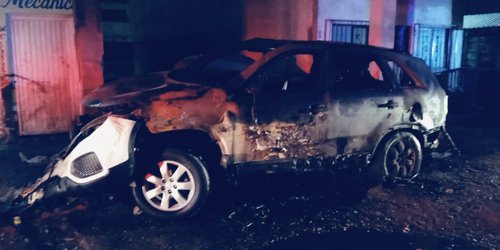 Incendian vehículos en la calle doctor Islas