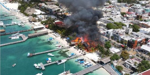 Se incendian 10 locales en Islas Mujeres