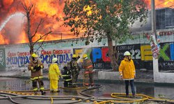 Cuerpos de emergencia atienden incendio de tarimera