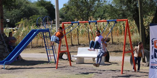 Entregan juegos infantiles en San José de Gallinas