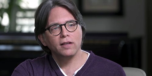 Fiscales de EU pide cadena perpetua para Keith Raniere, líder de la secta sexual NXIVM