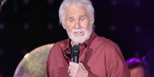 Murió Kenny Rogers, icono de la música country