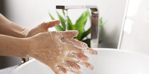 Llamado otra vez a retomar lavado de manos, uso de cubrebocas y limpieza de superficies, por "super gripa"