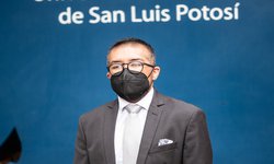 Por primera vez, la UASLP otorga título profesional a egresado transgénero