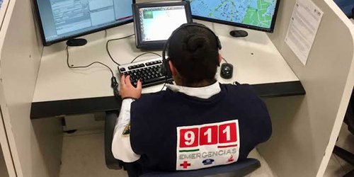 Hacer llamadas falsas al 911 es un delito