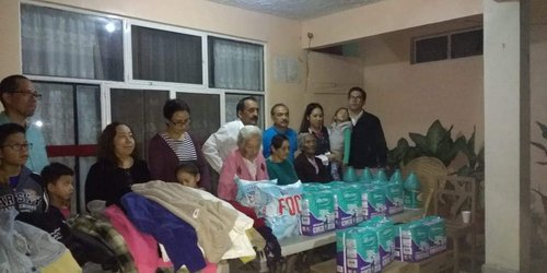 Donación de pañales y ropa de invierno, solicita asilo Los Años Dorados