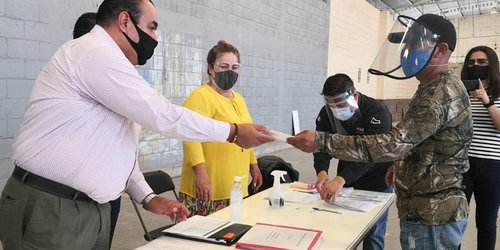 Entregaron apoyos a 15 familias de fallecidos en Estados Unidos