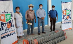Entregan malla ciclónica para cercar tiradero de basura de Progreso