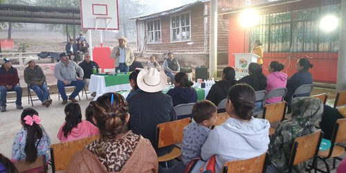 Reparan caminos y desazolvan presa en Joyas del Durazno