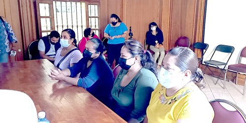 Donan terreno a la asociación Manos Coloridas, de El Refugio