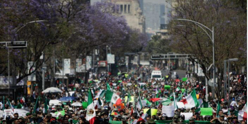 Militares marchan apoyando a soldados detenidos tras masacre de Tamaulipas