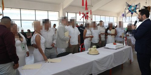 Se casan 14 parejas en centro penitenciario de La Pila