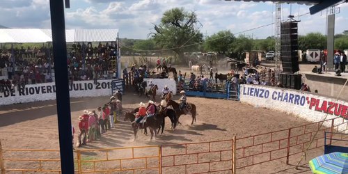 Jinetes rioverdenses triunfan en Estados Unidos