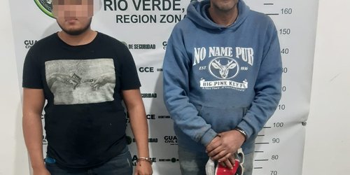 Arrestan a mecánicos que se le "pusieron al brinco a policías"