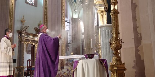Celebra Arzobispo misa por el Miércoles de Ceniza en la Catedral de SLP