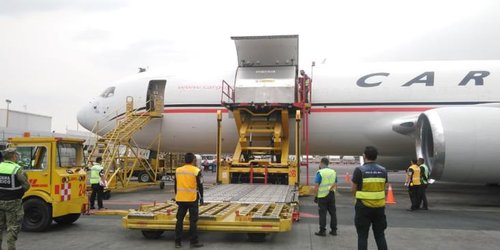 Llegan 1.7 millones de dosis para acelerar vacunación