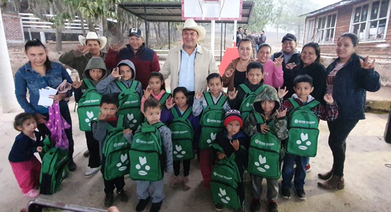 mochilas_a_niños_entregadas.jpeg