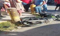 Menores de 11 y 13 años heridos al chocar en su motocicleta